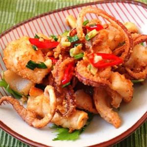 Cách làm mực chiên xào tỏi ớt