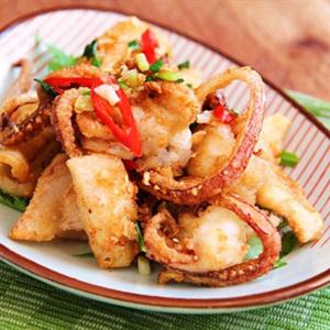 Cách làm mực chiên xào tỏi ớt