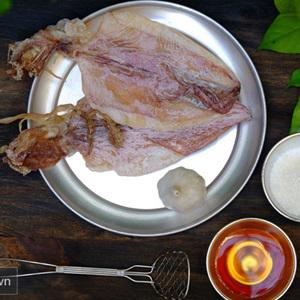 Cách làm mực khô chiên nước mắm