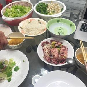 Cách làm mực lá hấp hành gừng