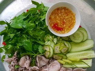 Mực nang luộc chấm nước mắm gừng