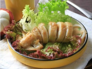 Mực nhồi trứng muối sốt măng cụt