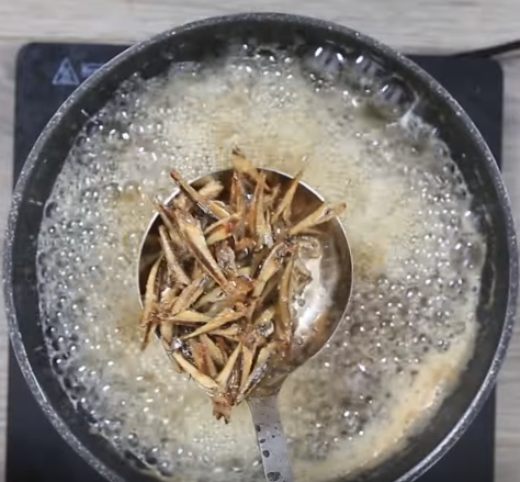 Mực nhồi xôi vàng thơm lừng góc bếp, ăn là mê