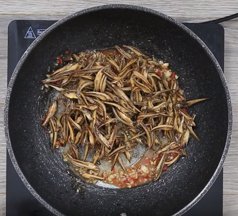 Mực nhồi xôi vàng thơm lừng góc bếp, ăn là mê