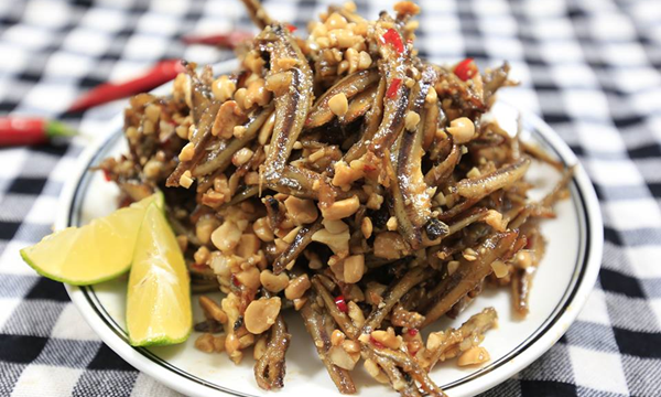 Mực nhồi xôi vàng thơm lừng góc bếp, ăn là mê