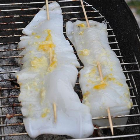 Cách làm mực nướng bơ cam