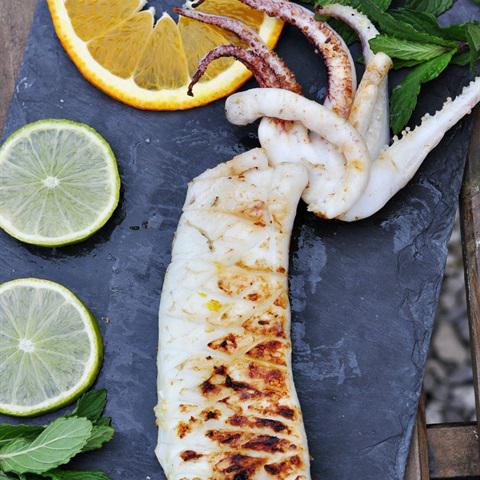 Cách làm mực nướng bơ cam