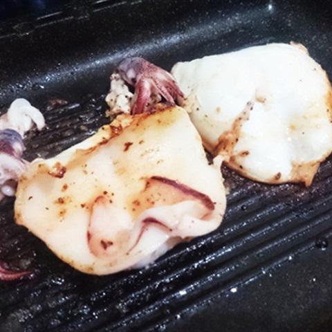 Cách làm mực nướng kim chi