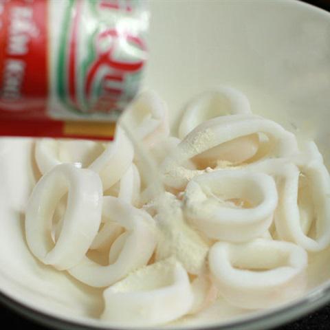 Cách làm mực ống chiên giòn