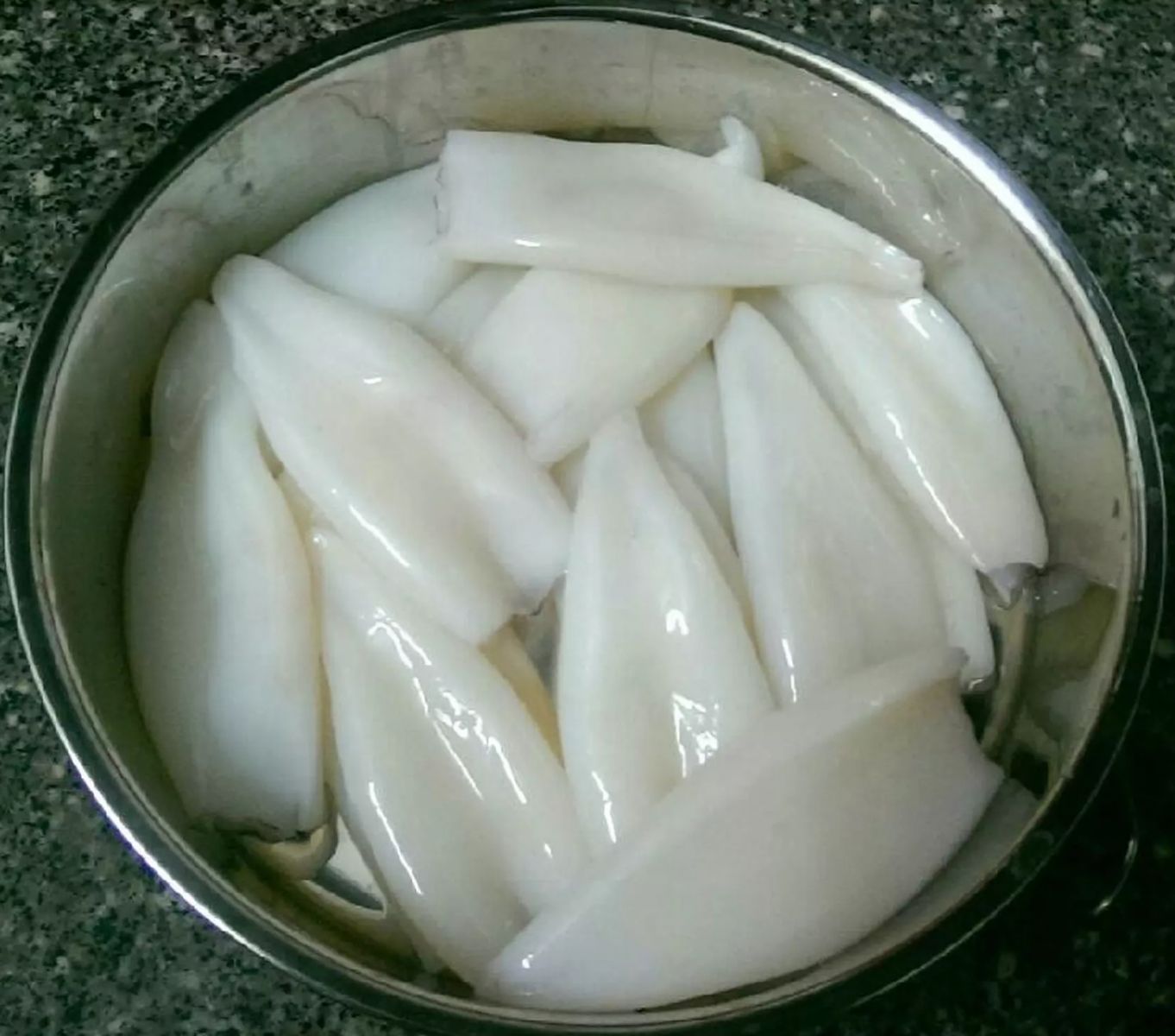 Mực ống nhồi hình nải chuối