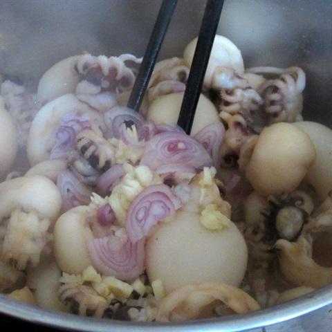 Cách làm mực rim cay