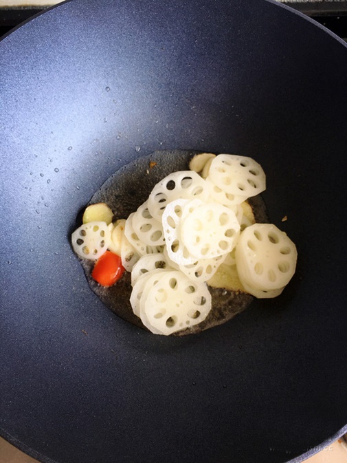 Mực sốt cay Sambal Sotong giòn ngon, tê đầu lưỡi cực hot của Malaysia