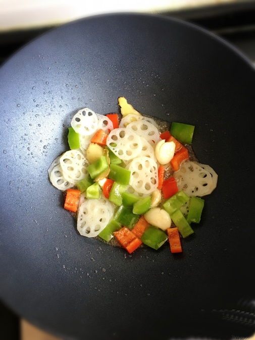 Mực sốt cay Sambal Sotong giòn ngon, tê đầu lưỡi cực hot của Malaysia