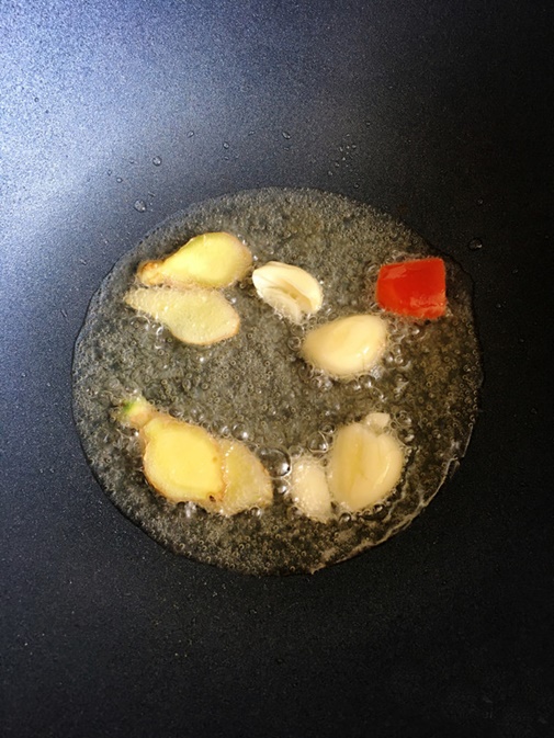 Mực sốt cay Sambal Sotong giòn ngon, tê đầu lưỡi cực hot của Malaysia