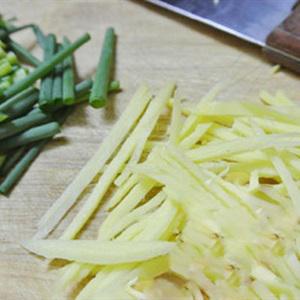 Cách làm mực trứng hấp gừng