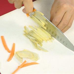 Cách làm mực trứng hấp hành gừng