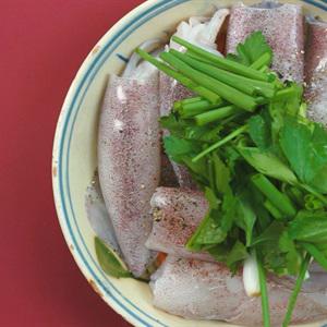 Cách làm mực trứng hấp hành gừng