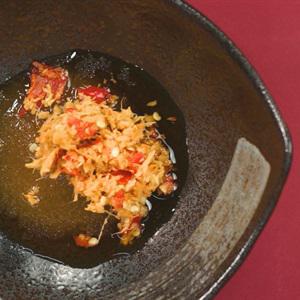 Cách làm mực trứng hấp hành gừng