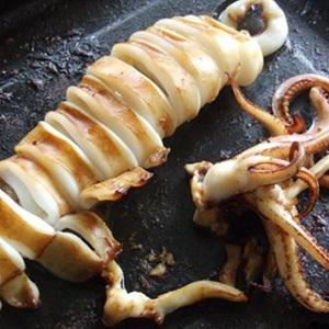 Cách làm mực tươi nướng sốt chua cay