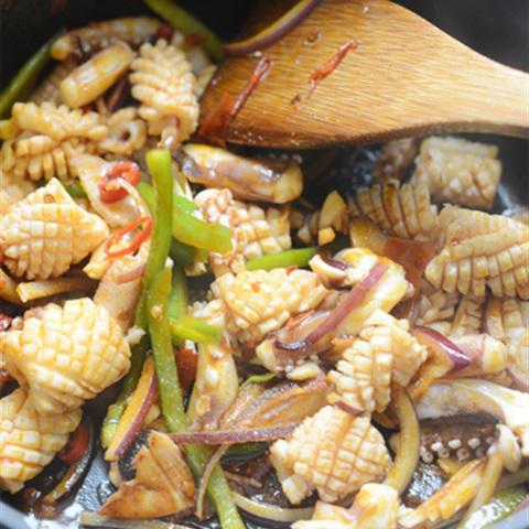 Cách làm mực xào cay