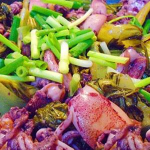 Cách làm mực xào dưa chua