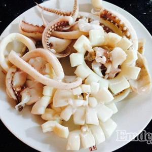 Cách làm mực xào hành tây