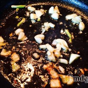 Cách làm mực xào hành tây