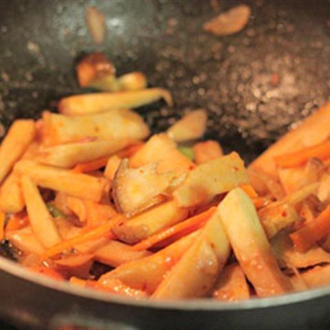 Cách làm mực xào nấm