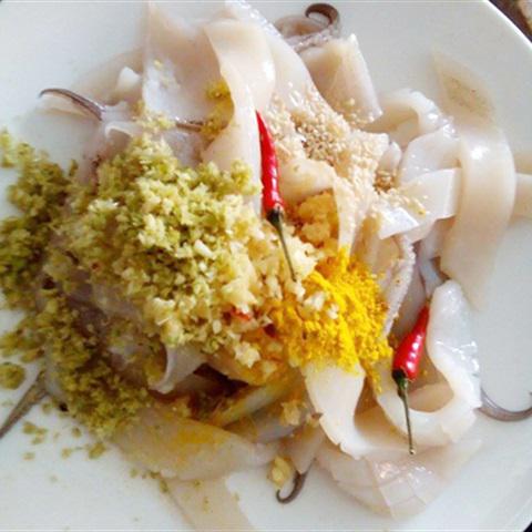 Cách làm mực xào ớt sả