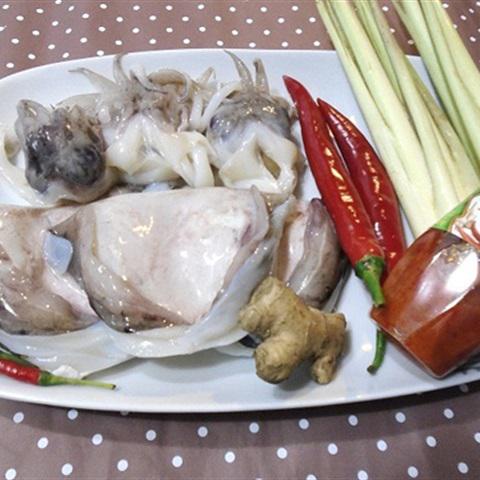 Cách làm mực xào sả ớt