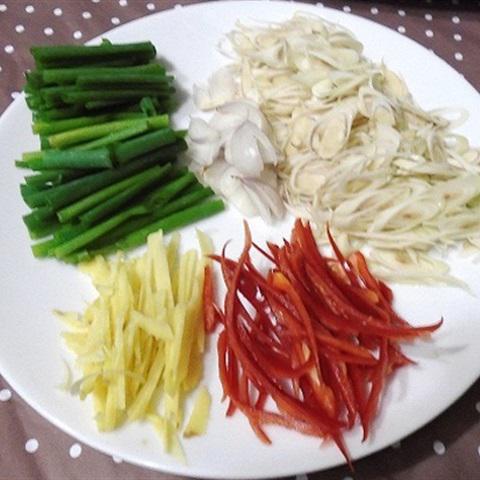 Cách làm mực xào sả ớt