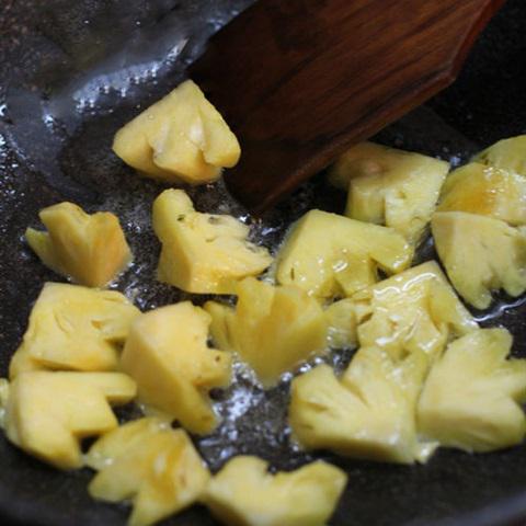 Cách làm mực xào sa tế