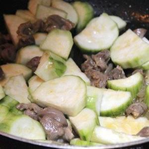 Cách làm mướp xào mề gà