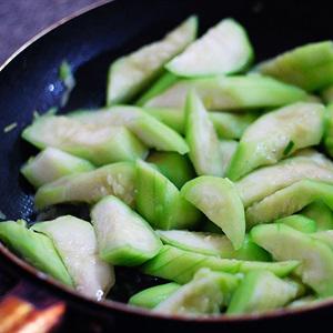 Cách làm mướp xào tôm thịt