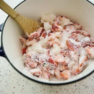 Cách làm mứt dâu dẻo