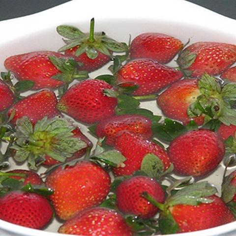 Cách làm mứt dâu tây ngọt thơm