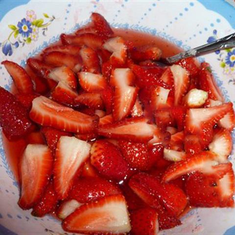 Mứt dâu tây tươi