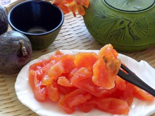 Mứt đu đủ dẻo ngọt đãi khách