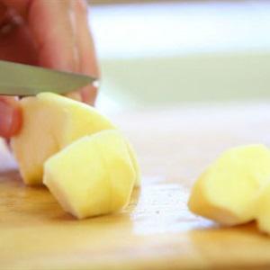 Cách làm mứt táo với cà chua