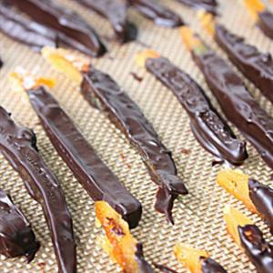 Mứt vỏ cam nhúng chocolate