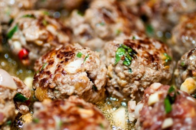 Mỳ kiểu ý thịt viên