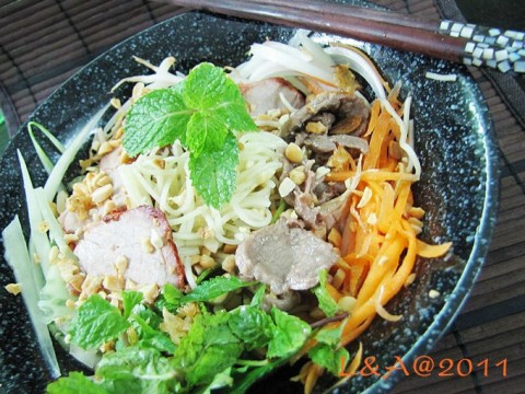 Mỳ trứng trộn thịt charsiu