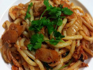 Mỳ udon xào kimchi