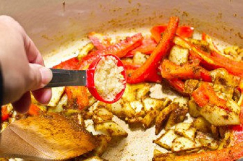 Mỳ xào gà sốt Teriyaki thơm nức mũi cho ngày mưa