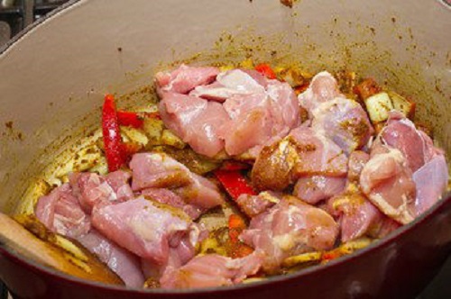 Mỳ xào gà sốt Teriyaki thơm nức mũi cho ngày mưa