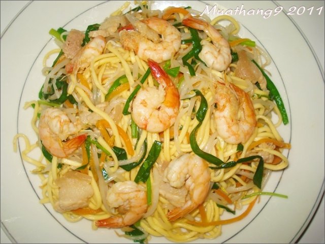 Mỳ xào tôm thịt