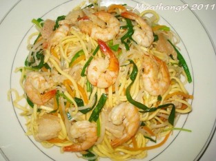 Mỳ xào tôm thịt
