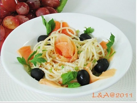 Mỳ ý cá hồi hun khói