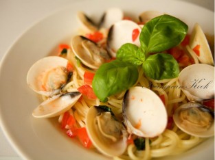 Mỳ ý và nghêu sốt bơ chanh