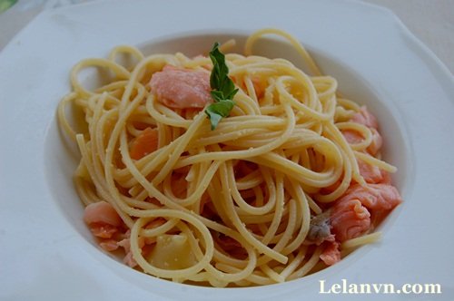 Mỳ ý xào cá hồi xông khói